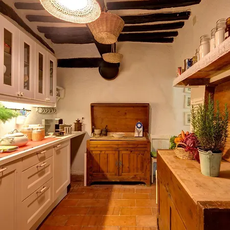 Hébergement de vacances Blissful Retreat - 3br Countryhouse Fabriano